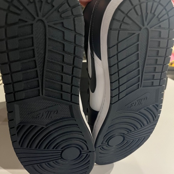 Jordan 1 Men’s Royal Navy and Black Sneakers - Picture 6 of 9